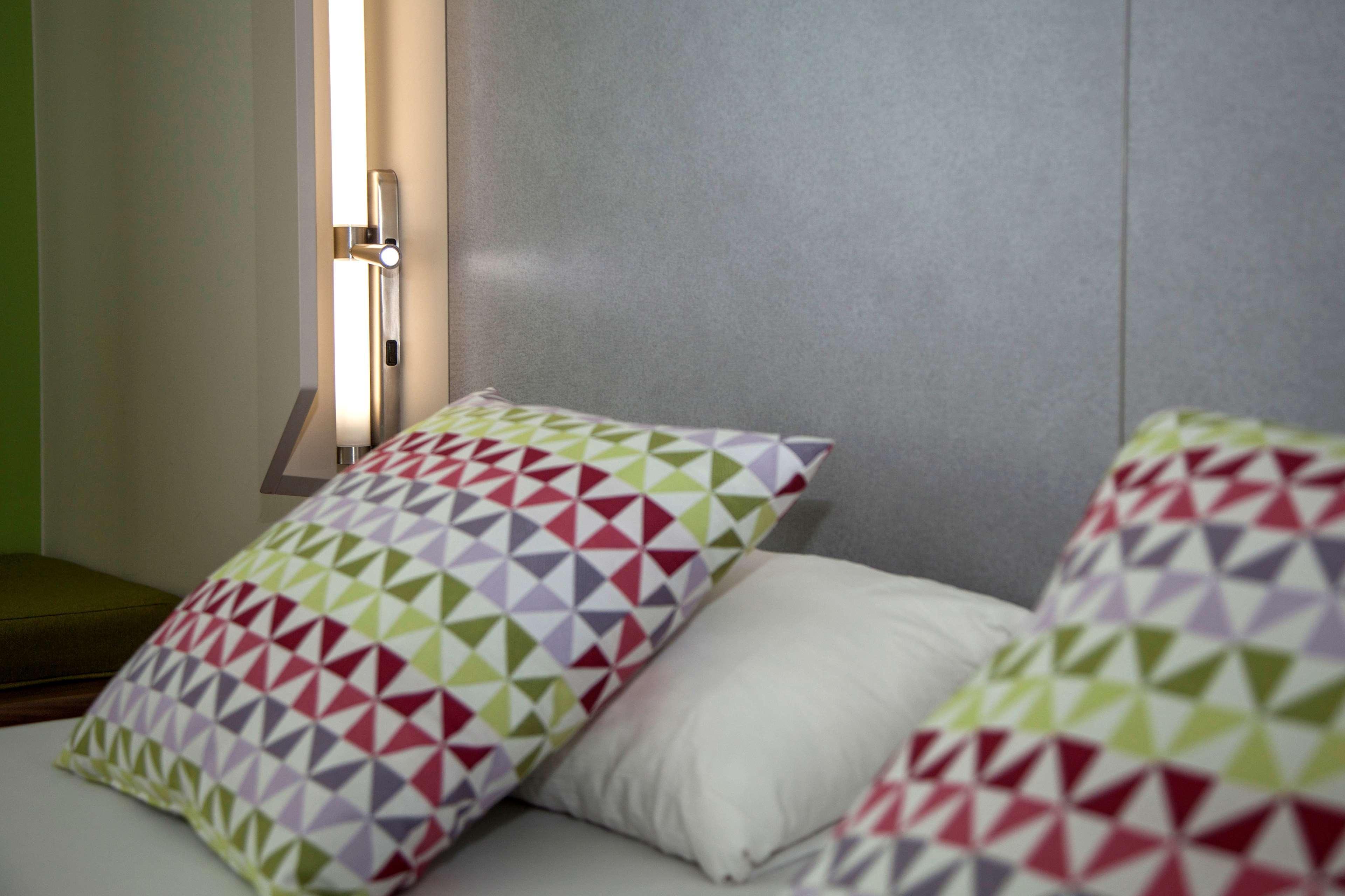 Travelodge Bcn Cornella Fira Cornella de Llobregat Bagian luar foto
