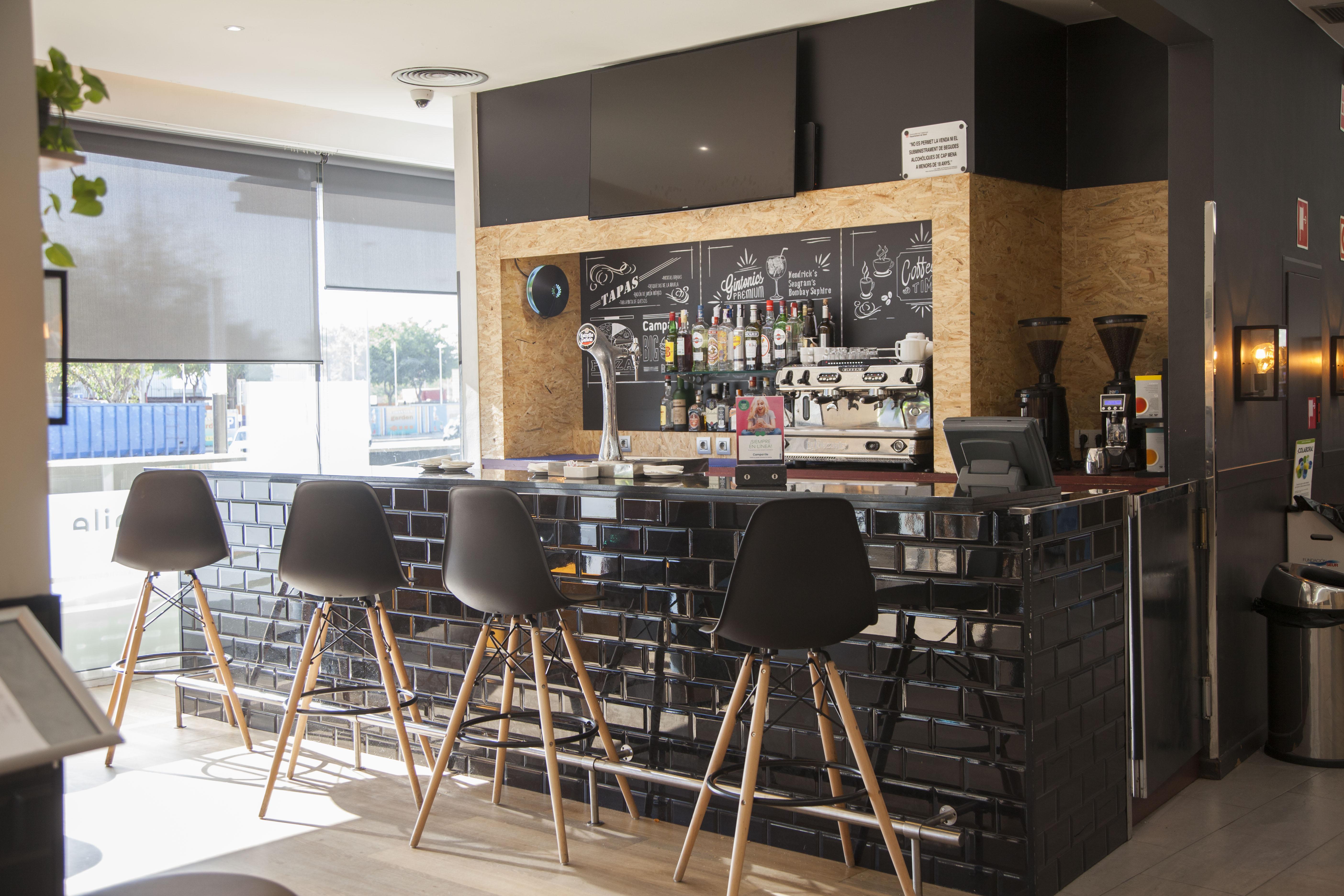 Travelodge Bcn Cornella Fira Cornella de Llobregat Bagian luar foto