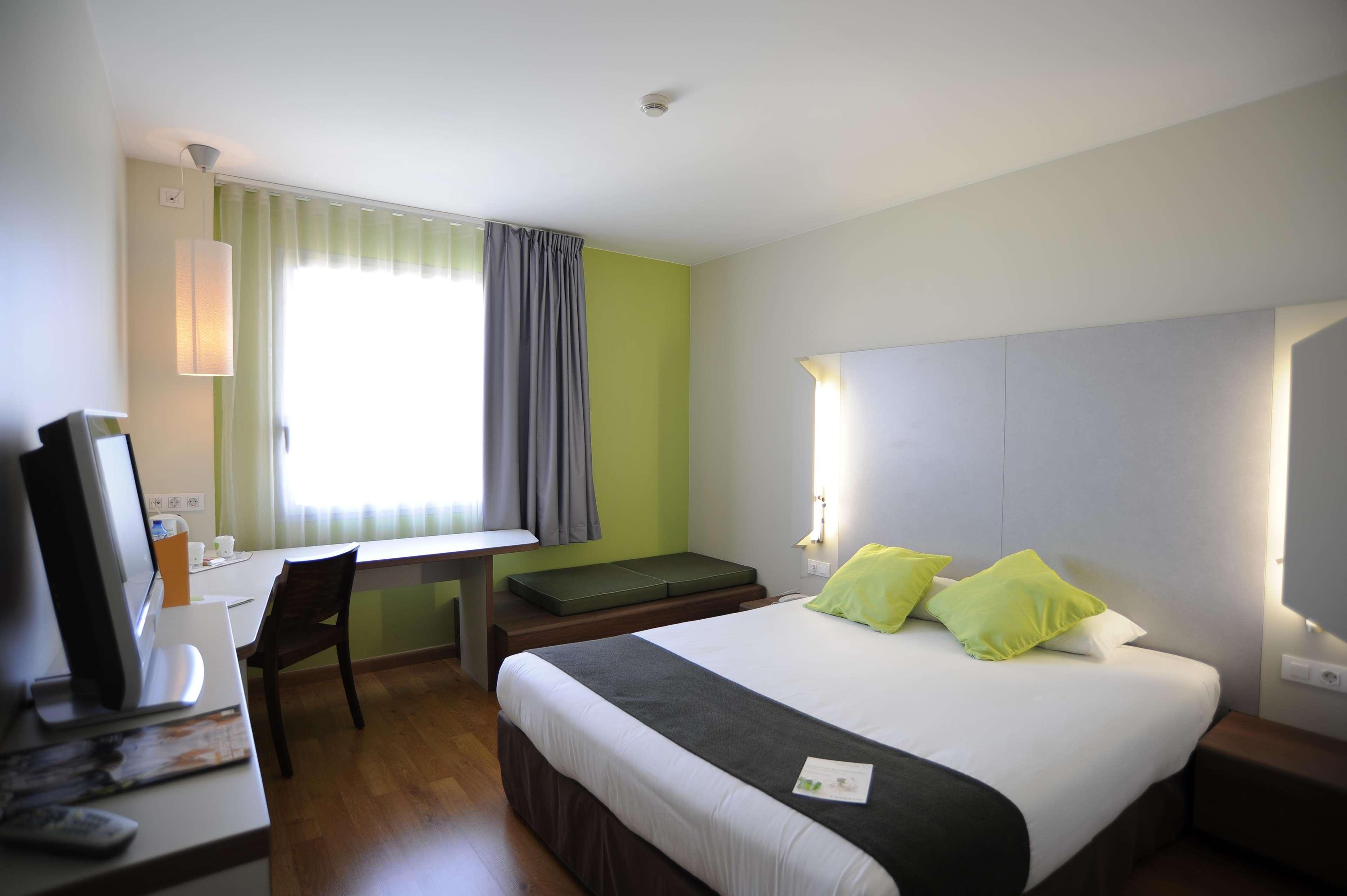 Travelodge Bcn Cornella Fira Cornella de Llobregat Bagian luar foto
