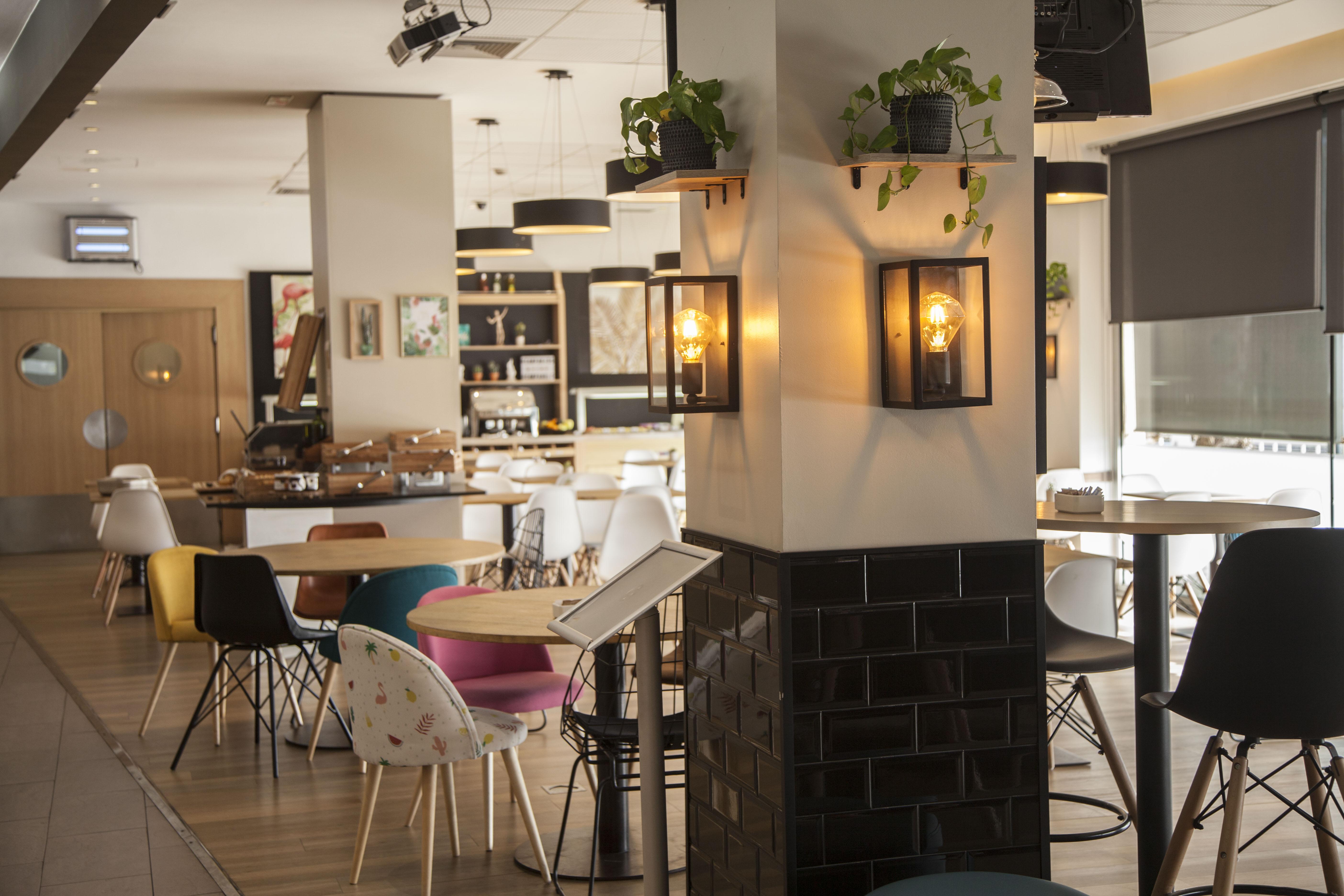 Travelodge Bcn Cornella Fira Cornella de Llobregat Bagian luar foto