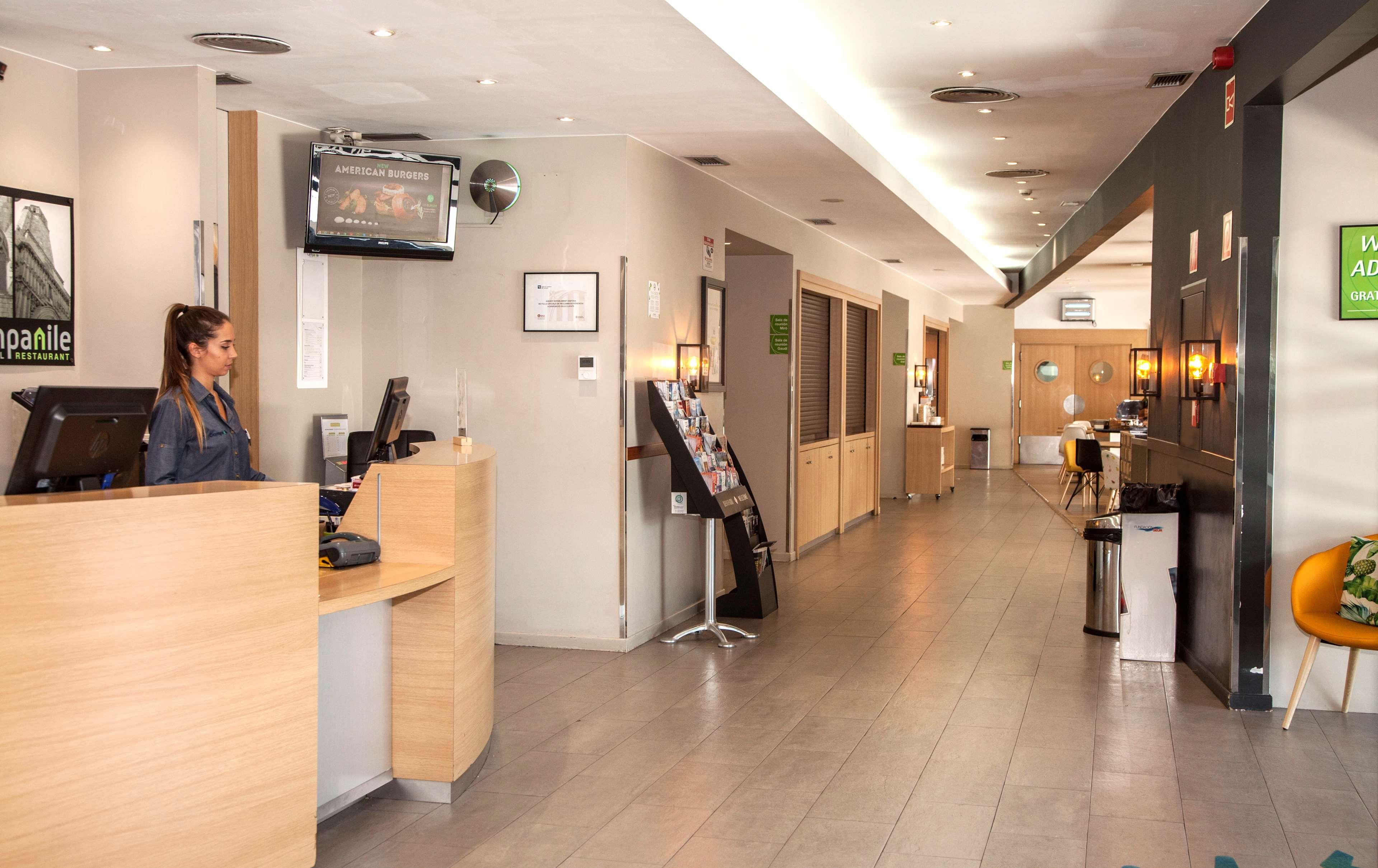 Travelodge Bcn Cornella Fira Cornella de Llobregat Bagian luar foto