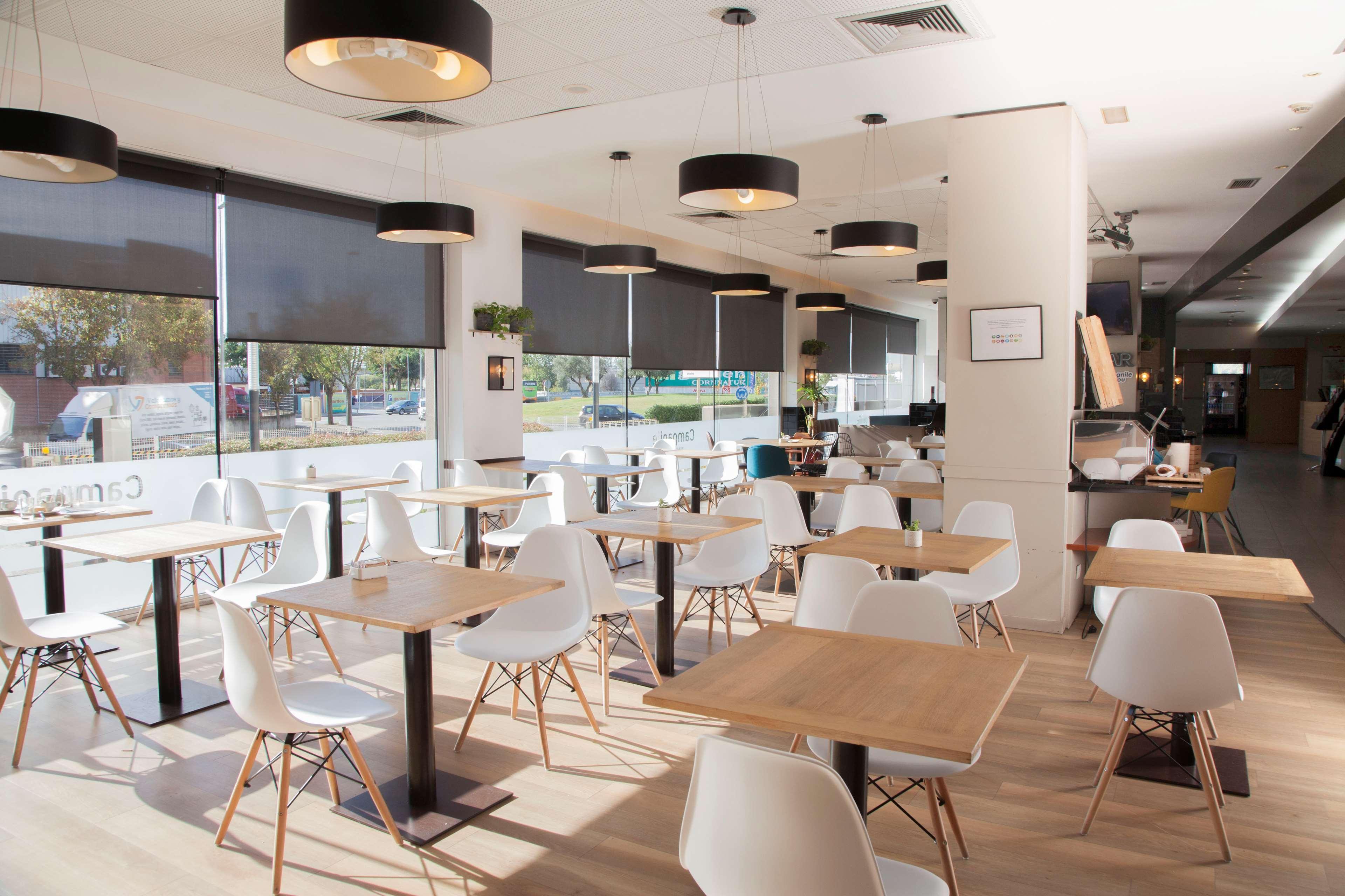 Travelodge Bcn Cornella Fira Cornella de Llobregat Bagian luar foto