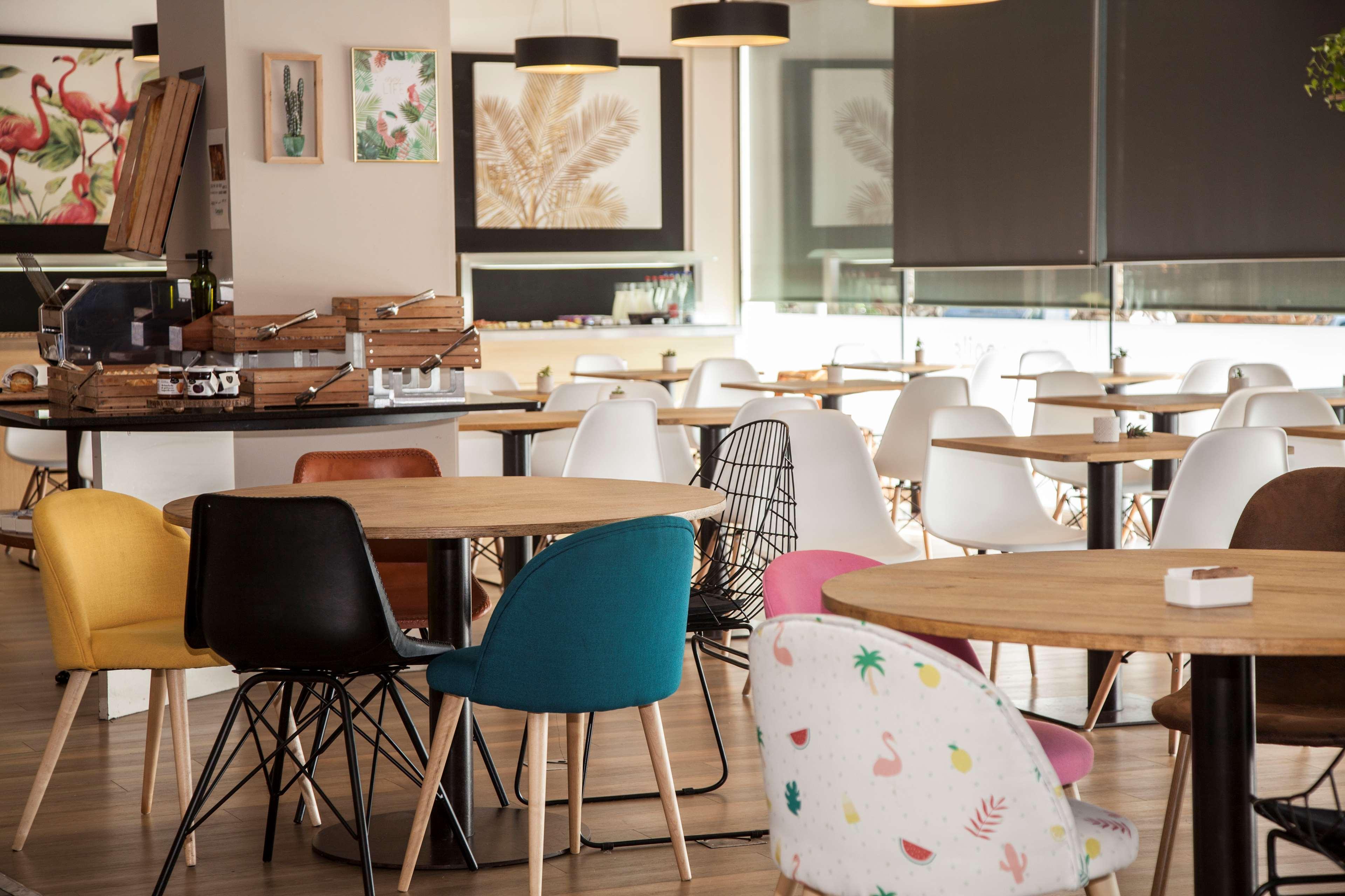 Travelodge Bcn Cornella Fira Cornella de Llobregat Bagian luar foto