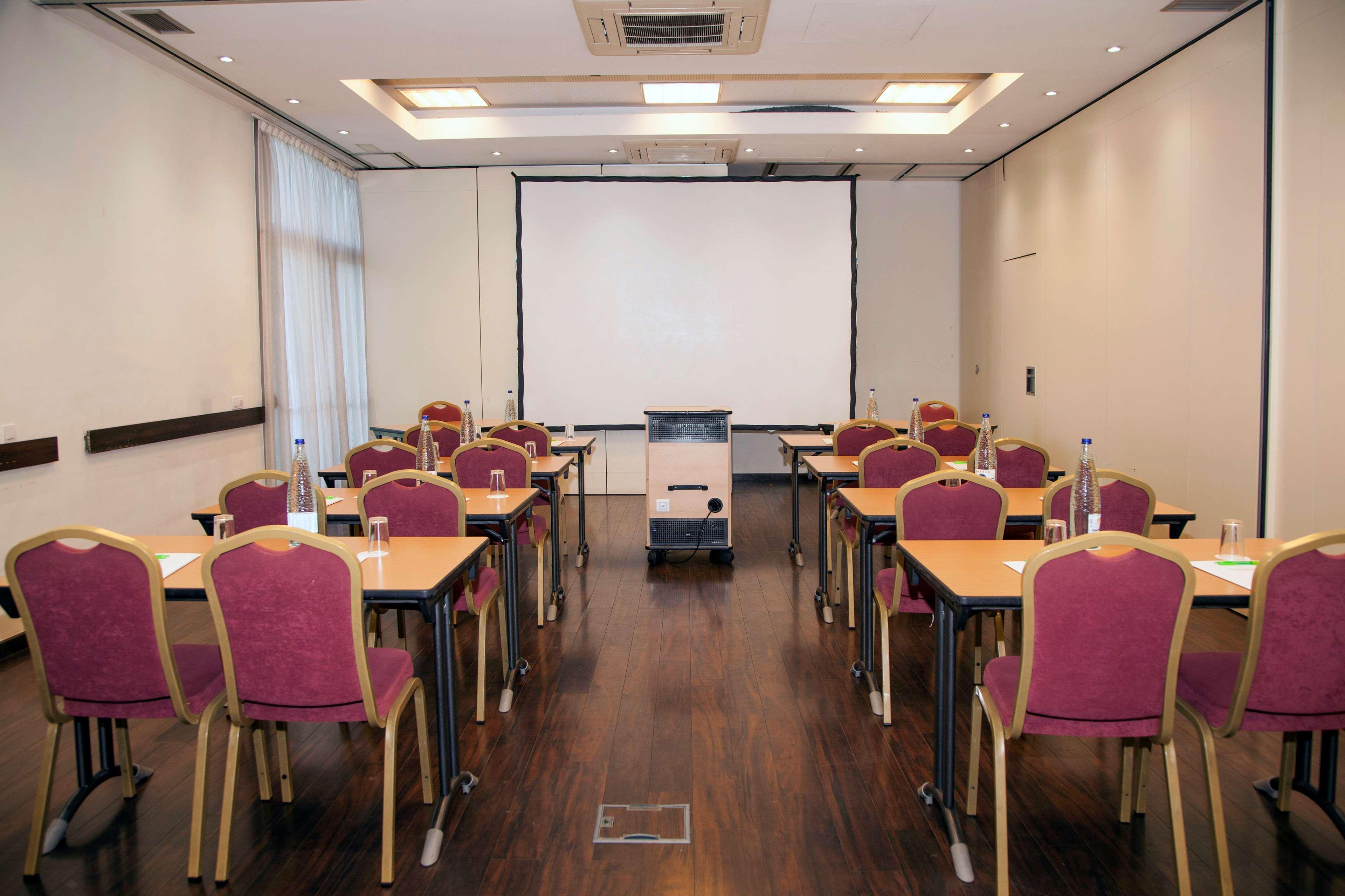 Travelodge Bcn Cornella Fira Cornella de Llobregat Bagian luar foto