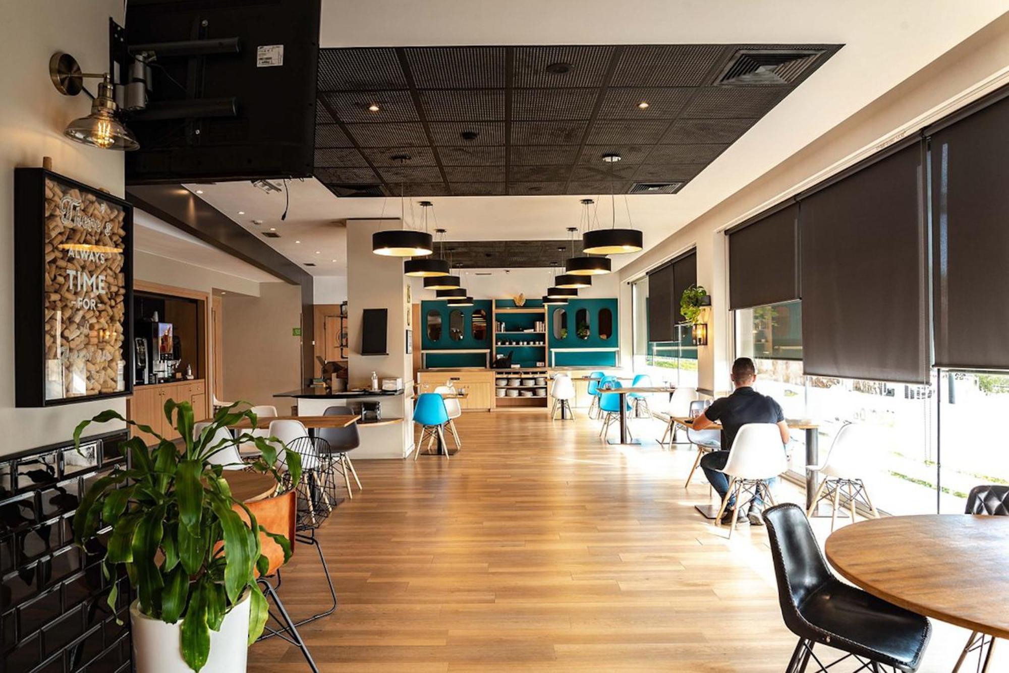 Travelodge Bcn Cornella Fira Cornella de Llobregat Bagian luar foto