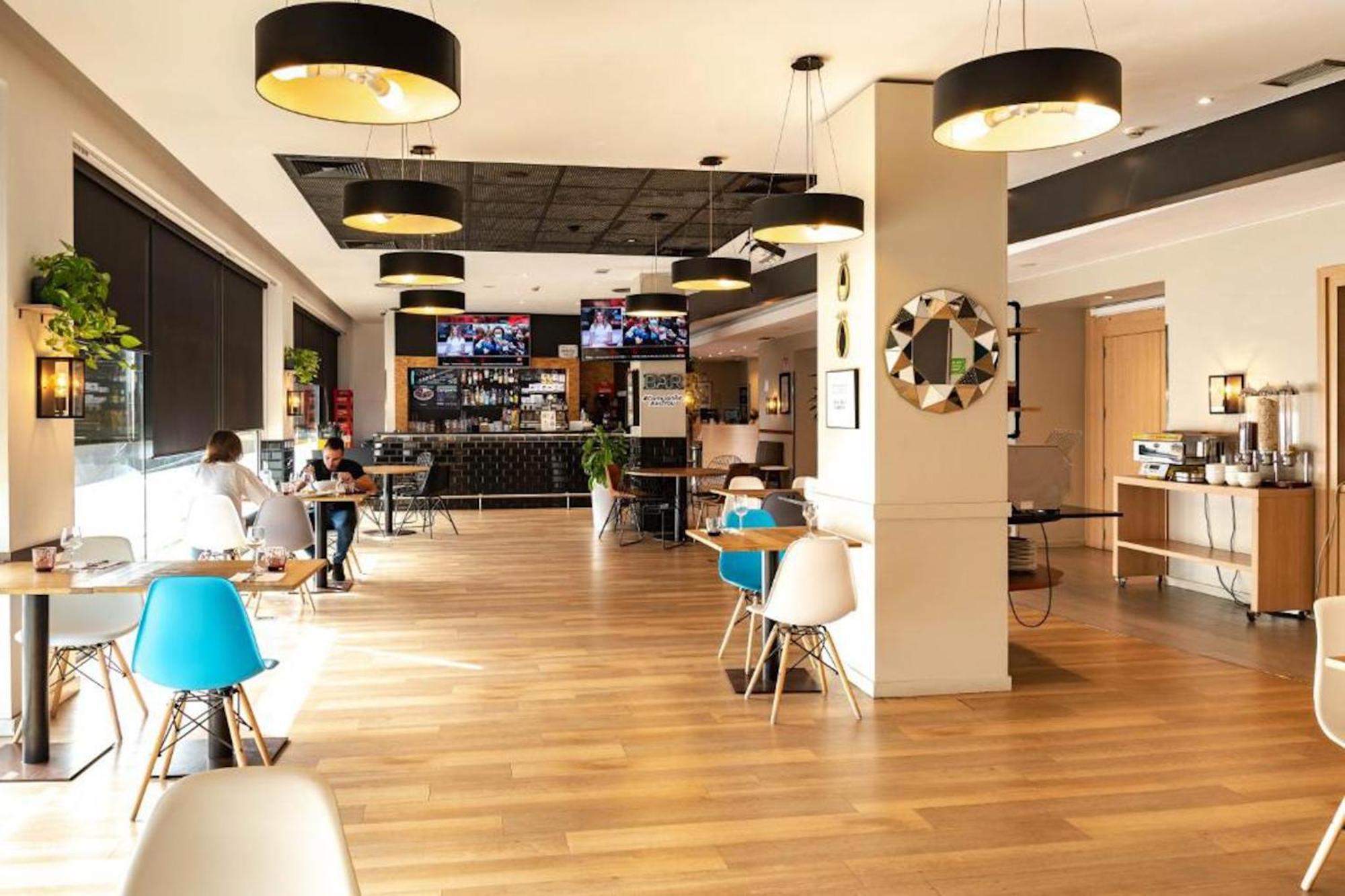 Travelodge Bcn Cornella Fira Cornella de Llobregat Bagian luar foto